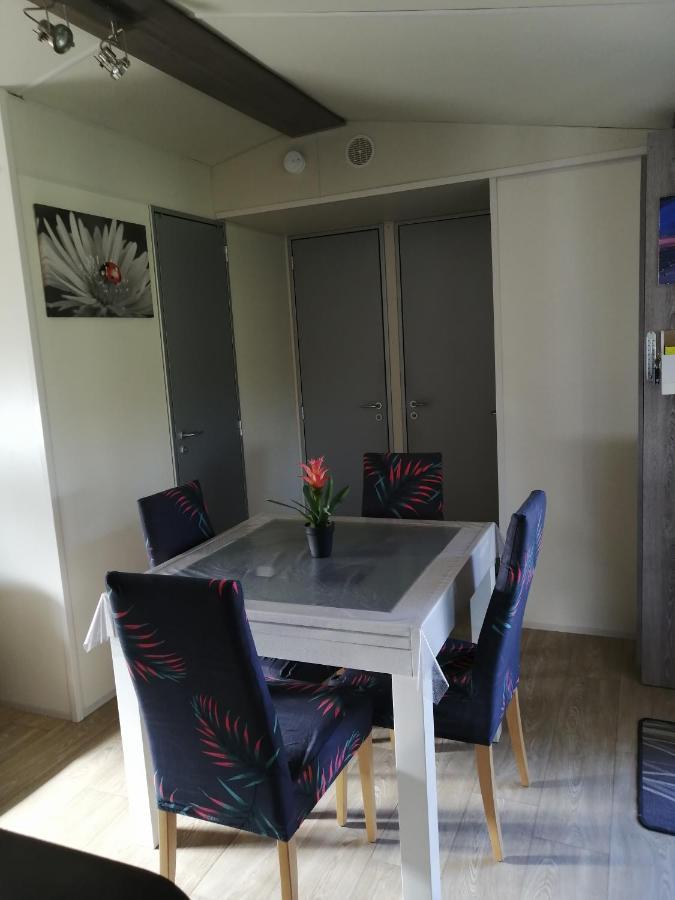 Charmant Mobil-Home Rocbaron Екстер'єр фото
