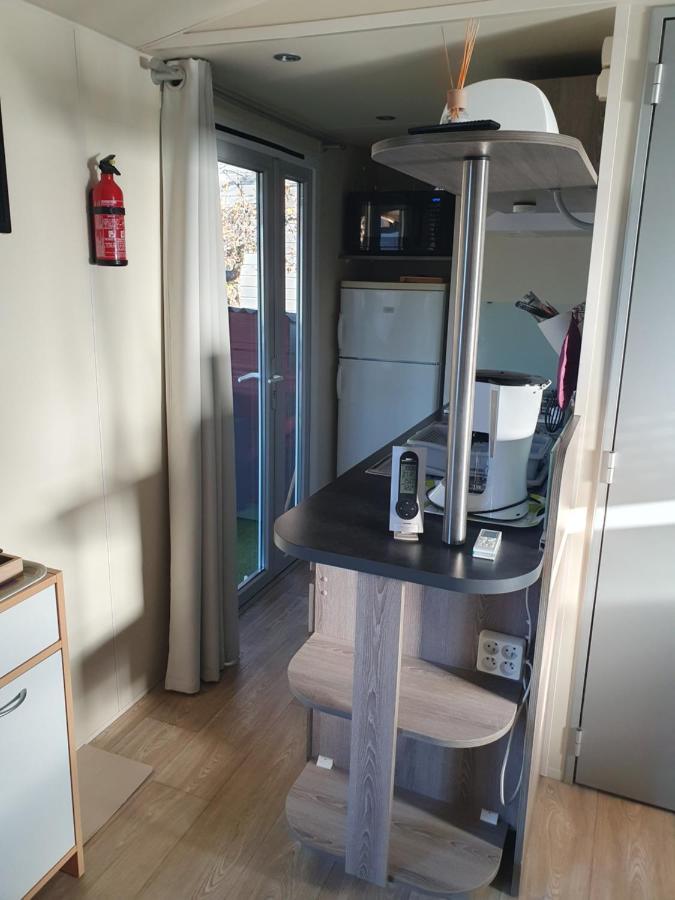 Charmant Mobil-Home Rocbaron Екстер'єр фото